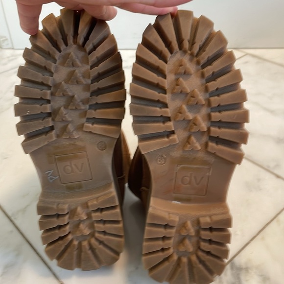 NWOT Dolce Vita, women’s 6.5, tan faux fur platform lug sole ankle booties - Picture 8 of 10